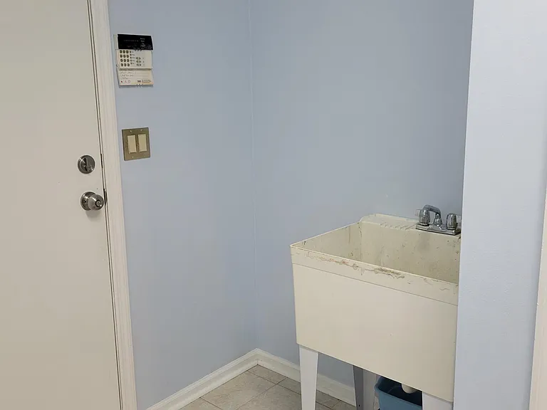 111 Gilford Ter — Photo 36
