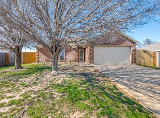 925 La Sierra Dr, Crowley, TX 76036