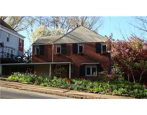 436 Locust St photo 1