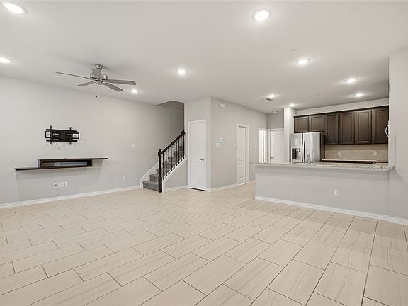 3rd image of 3517 Cricket Dr