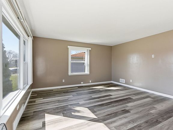 3rd image of 2330 177th St
