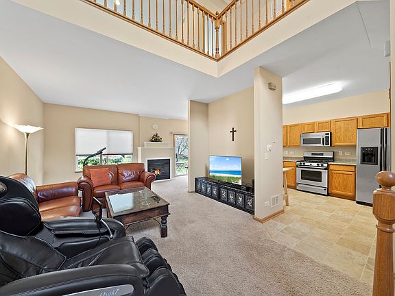 4th image of 385 Jamestown Ct #385