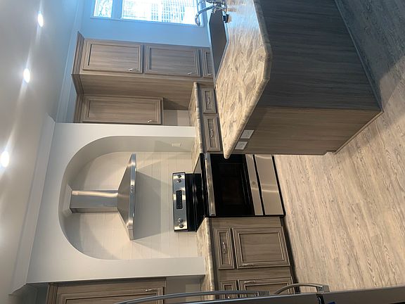 3rd image of 6708A Lakewood Dr #37