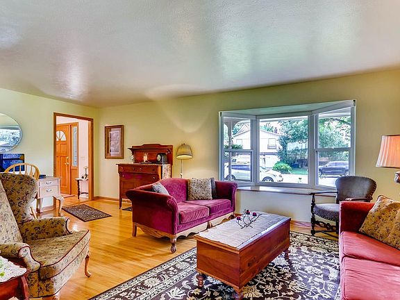 4th image of 3228 S Dayton Ct