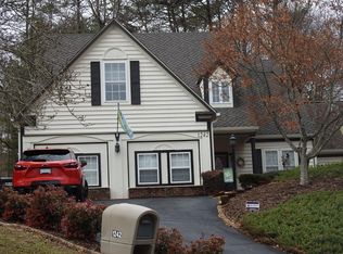 1242 Raintree Dr, Charlottesville, VA 22901