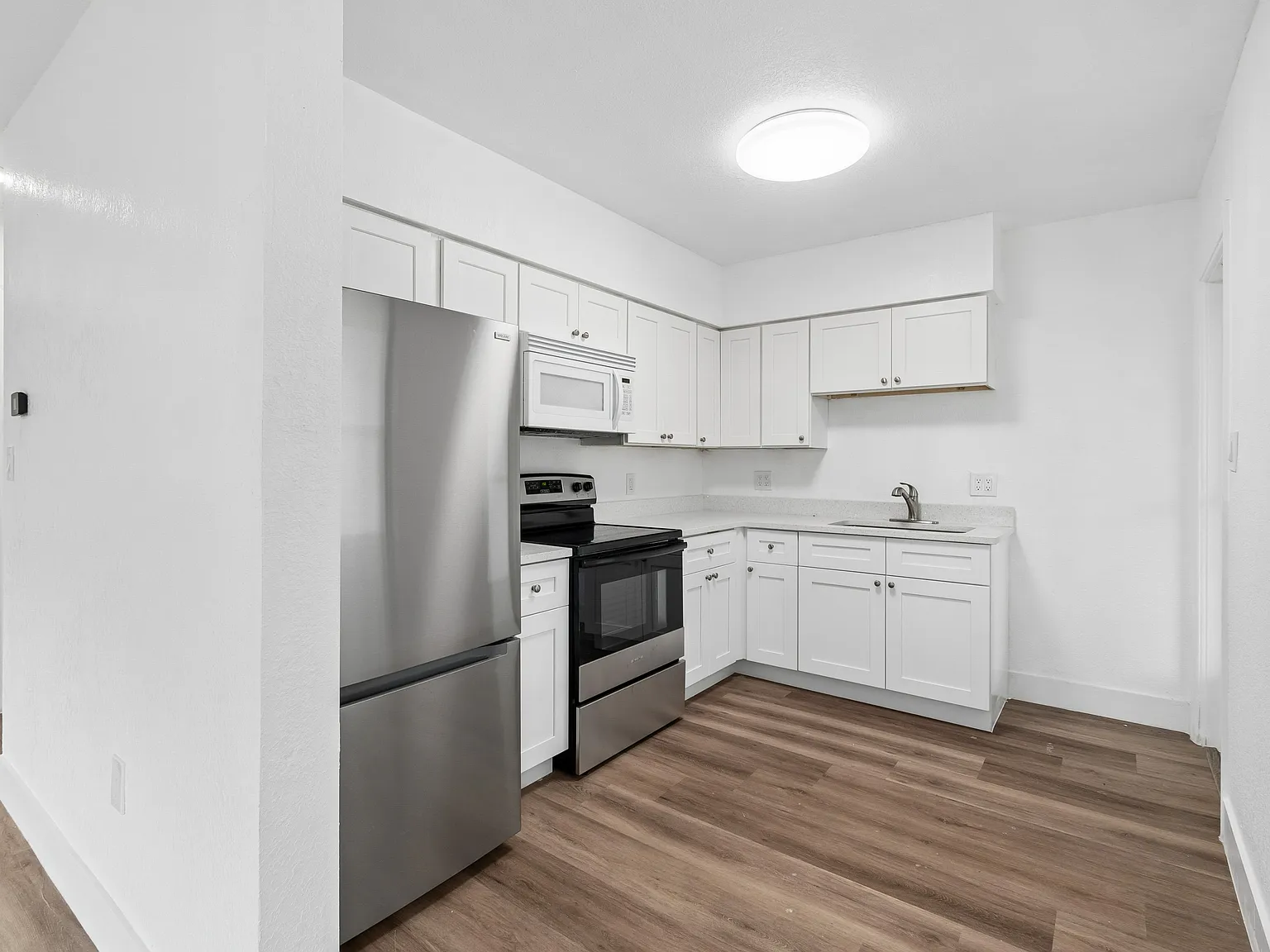 2 bed, 1050 sqft, $2,500 — Photo 3