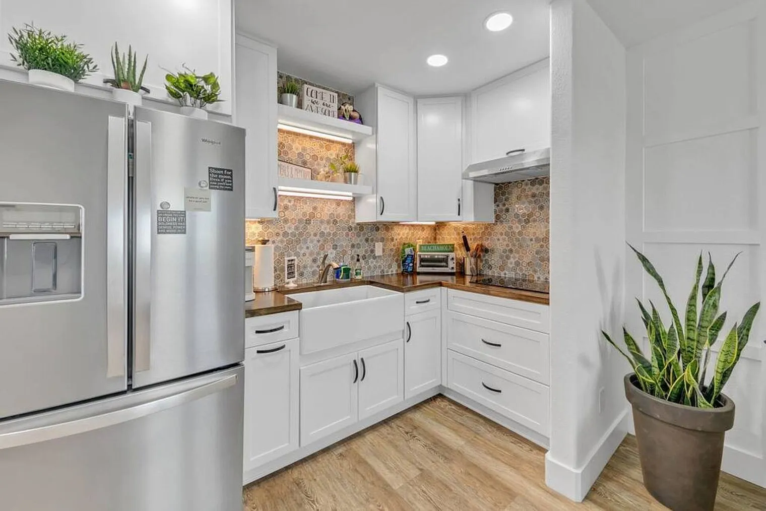 1 bed, 1.0 bath, 6200 sqft, $1,940 — Photo 2