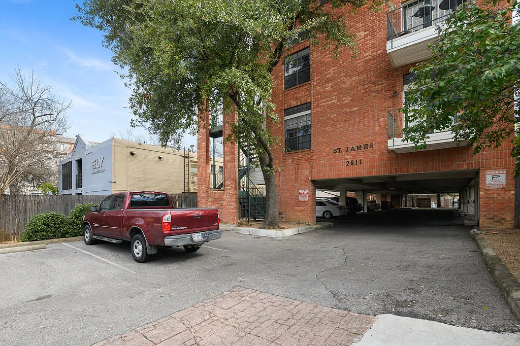 2811 Rio Grande St #302 — Photo 2