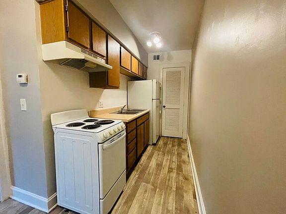 5th image of 625 W Maple Ave APT 2C