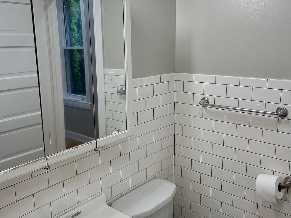1st image of 3639 W Wolfram St APT 1