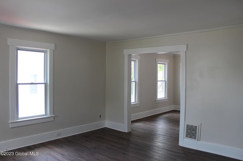 5th image of 7 Helwig Street