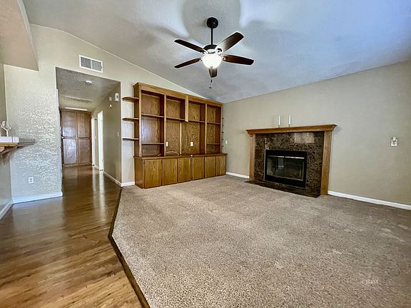 2nd image of 612 Heather Ct