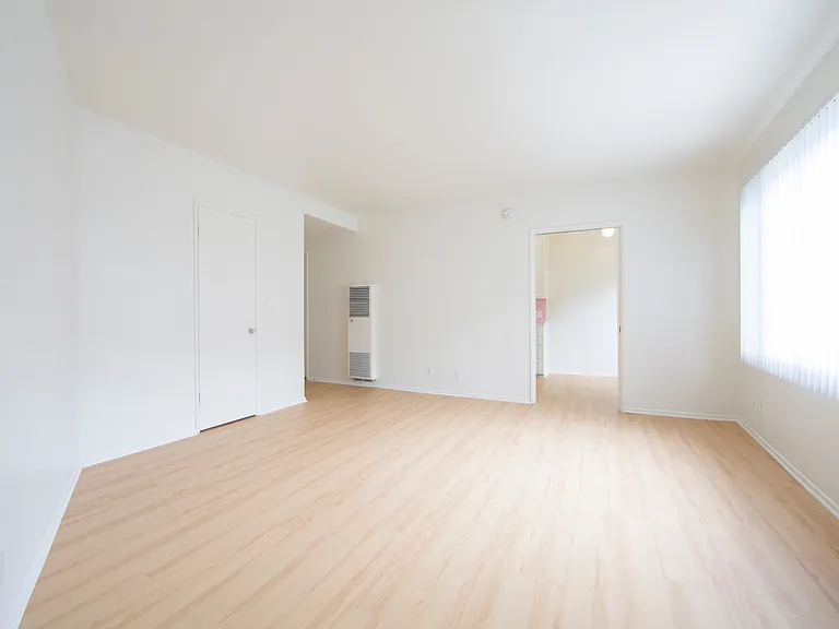 667-669 Levering Ave — Photo 11