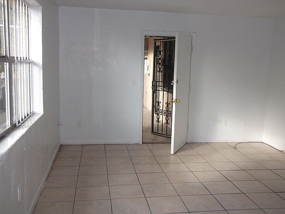 2nd image of 924 NW 29th St