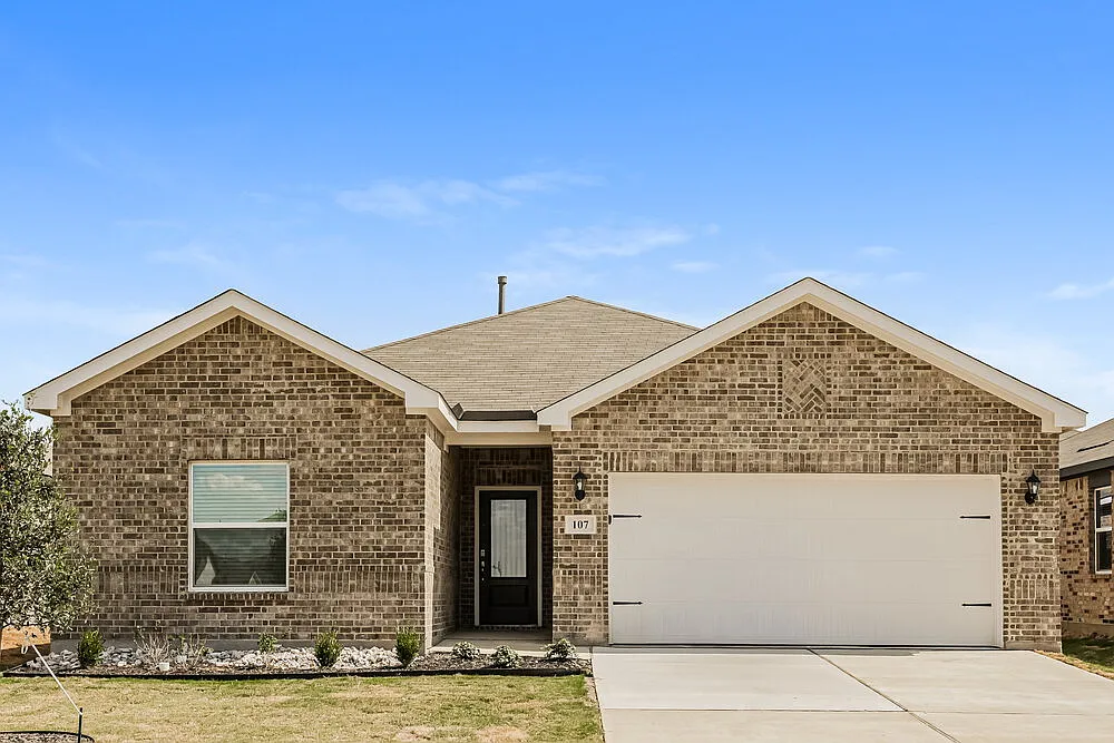 4 bed, 2.0 bath, 1658 sqft, $2,300 — Photo 1