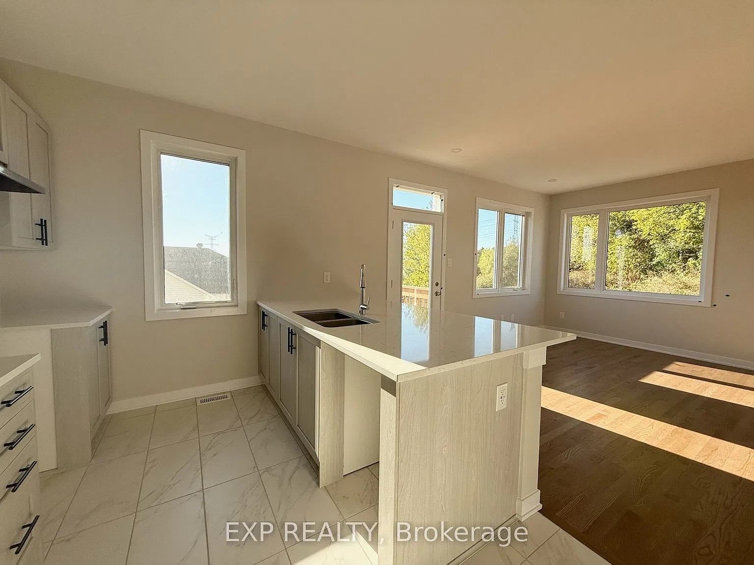 4 bed, $2,995 — Photo 2