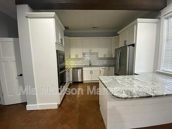 3rd image of 510 E Congress Ln