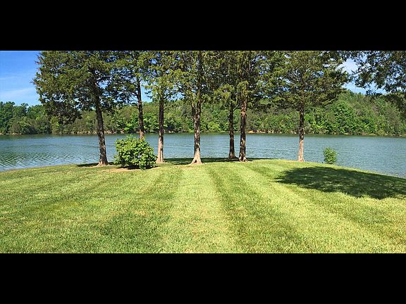 3rd image of 2422 Carol Ln