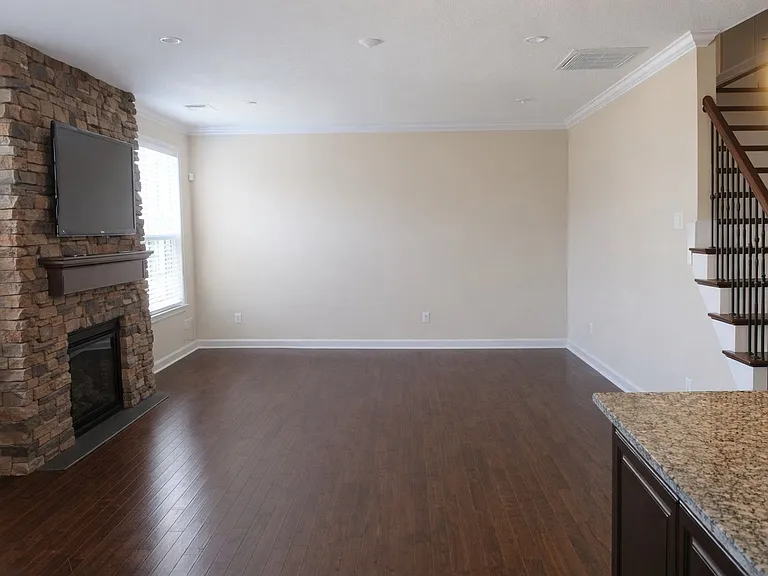 131 Sand Spur Dr — Photo 4