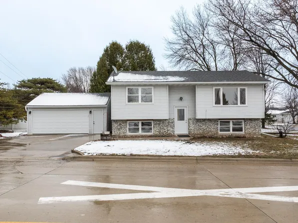 114 8th Ave SW, Kasson, MN 55944