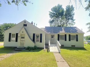 700 7th St, Walnut Grove, MN 56180