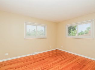 902 Greenwood Ave, Deerfield, IL 60015