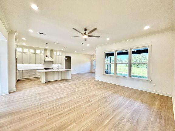 4th image of 17 Leanne Dr