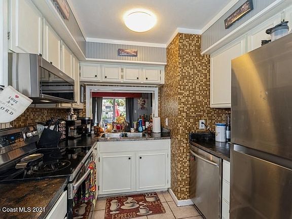 3rd image of 914 Jamestown Ave #87