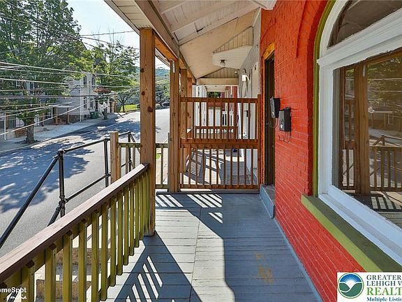 5th image of 560 Hillside Ave