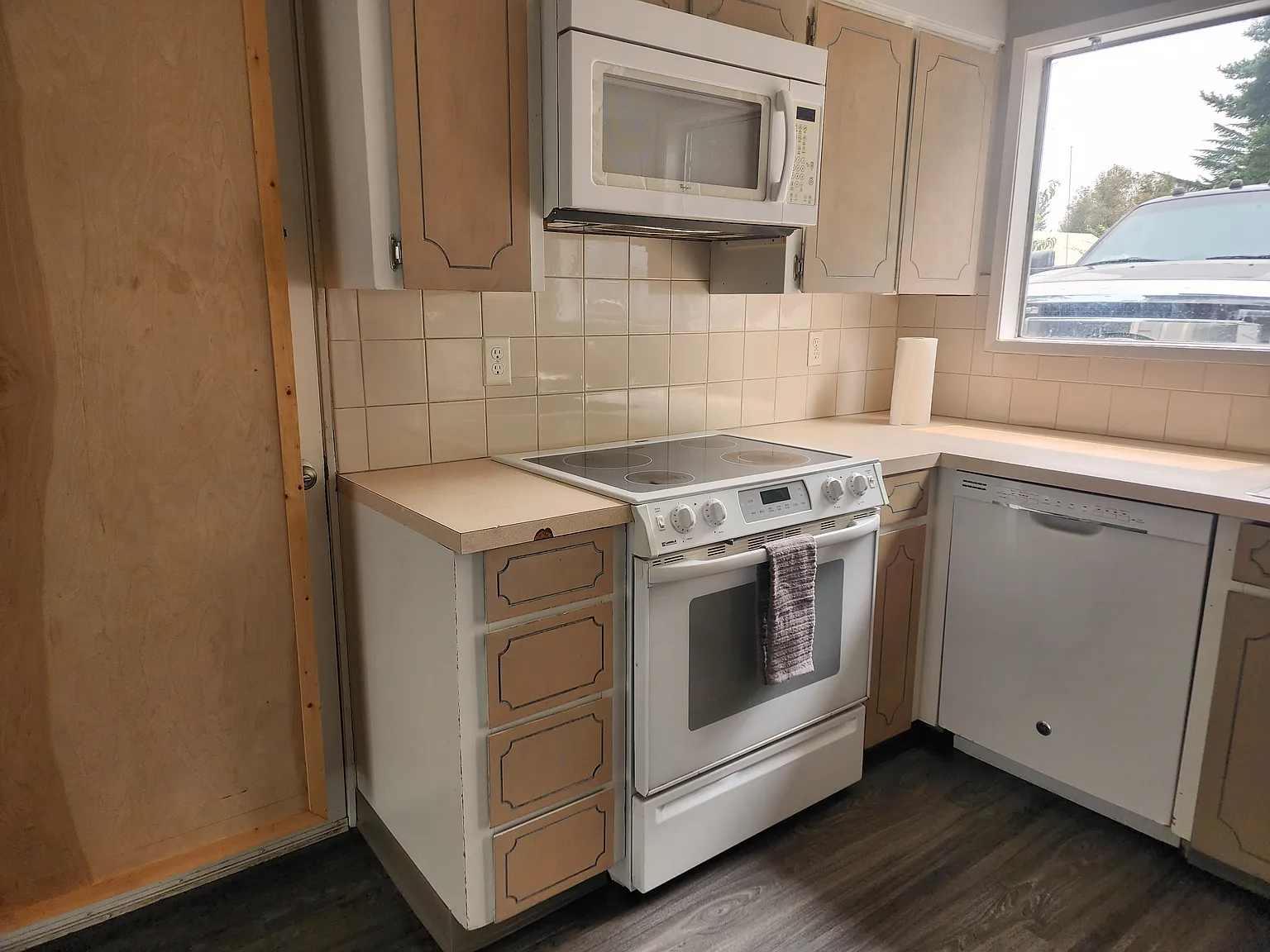 3 bed, 1.5 bath, 1300 sqft, $750 — Photo 2