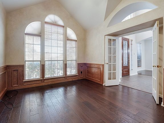 2nd image of 21122 Balmoral Pl