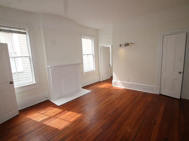 120 W Waldburg St #2 — Photo 5