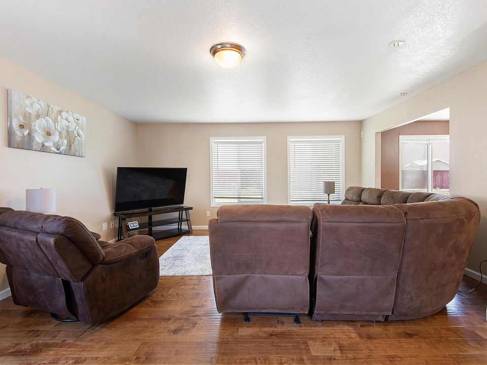 1st image of 6203 Leicester Ln