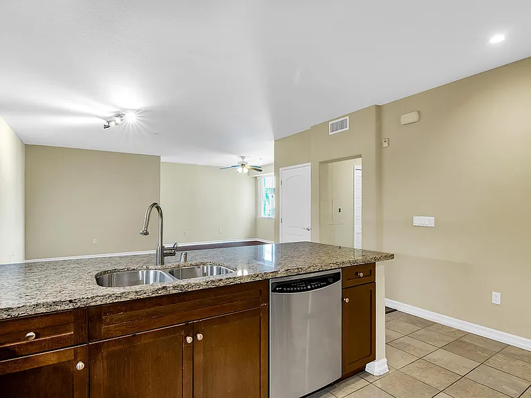 629 Traction Ave #616 — Photo 6