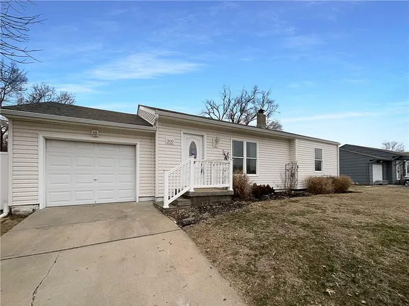 300 NE 57th St, Kansas City, MO 64118