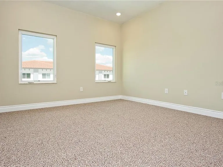 1927 Greenbriar Ter — Photo 18