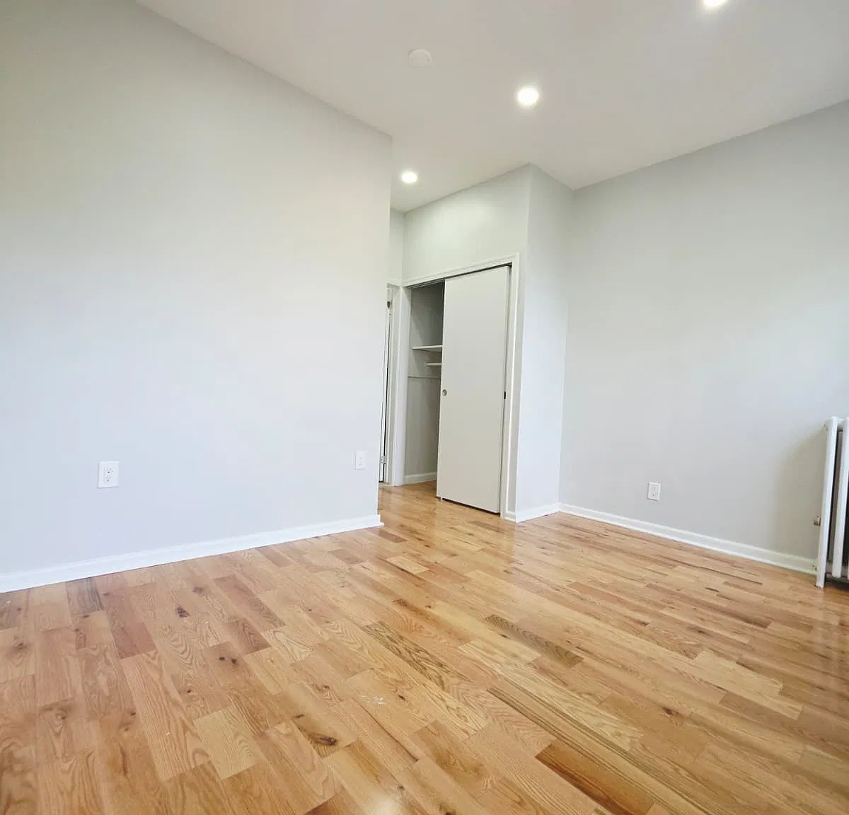 3 bed, 1000 sqft, $2,650 — Photo 3