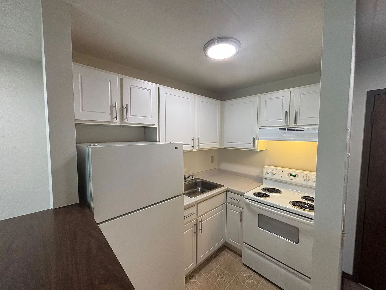 Spacious 2-Bedroom Apartment at 511 West Main Street! — Photo 3