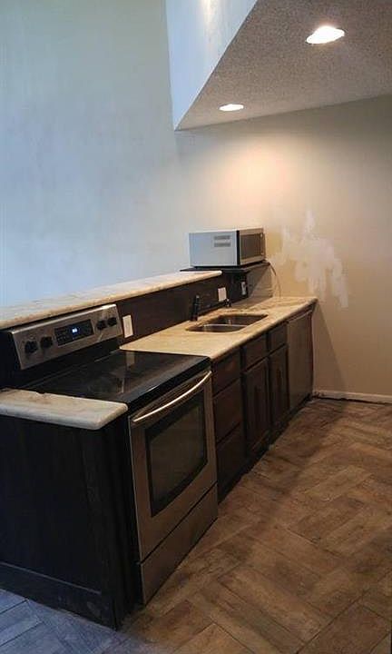 1st image of 22460 Country Club Dr