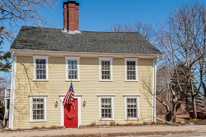 1st image of 208 Sandwich St