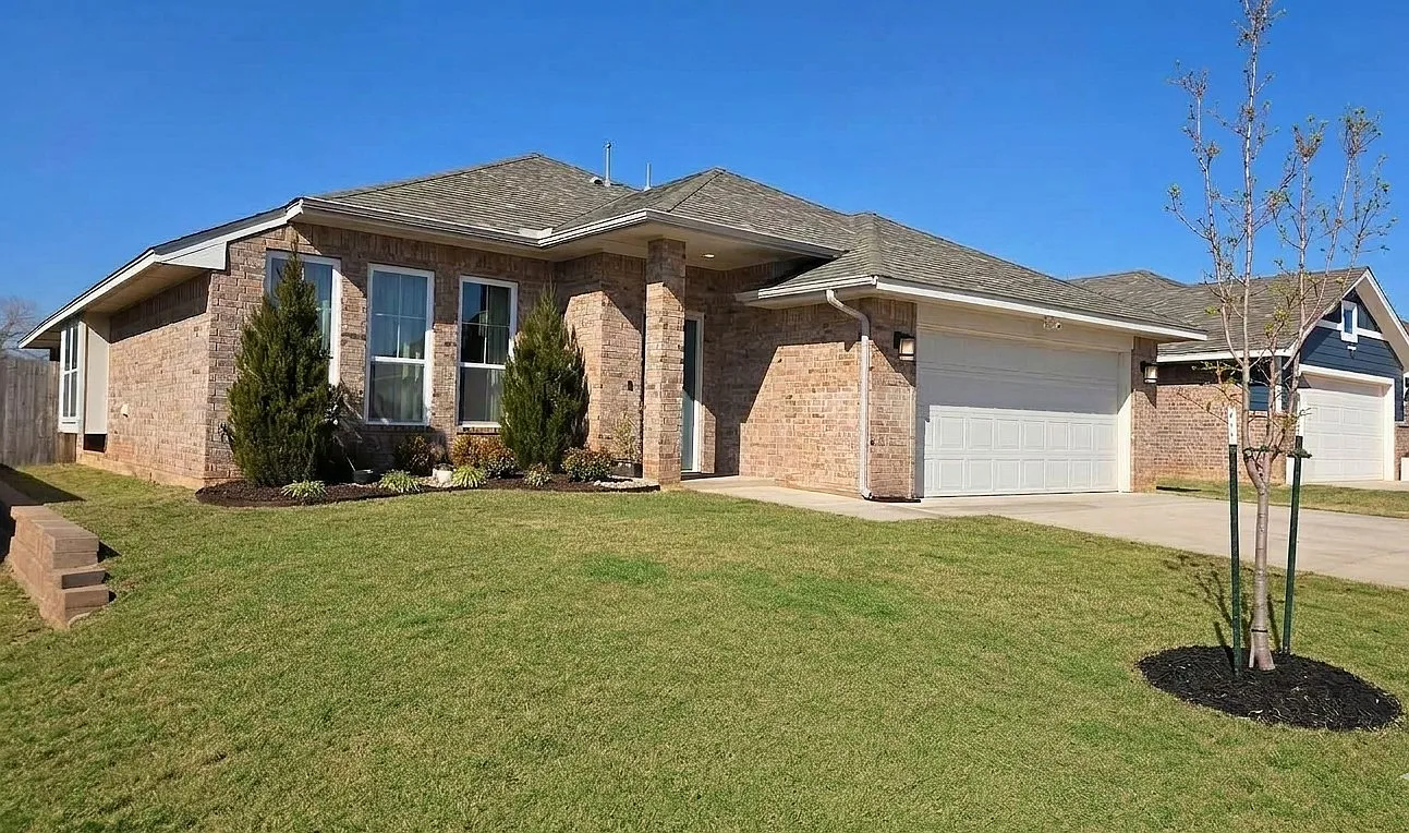 4 bed, 1701 sqft, $2,300 — Photo 2