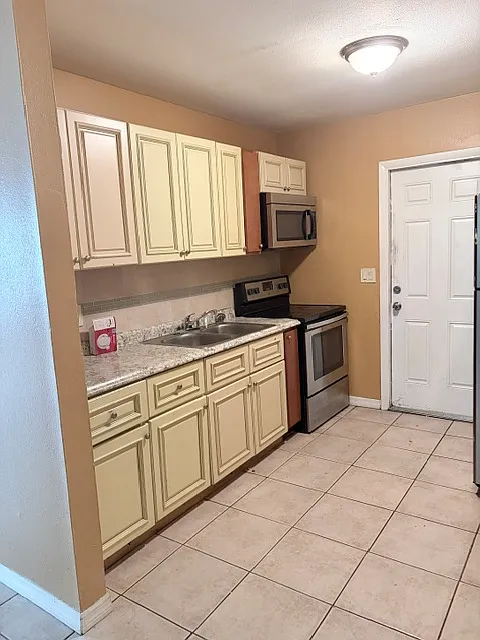 2 bed, $1,275 — Photo 1