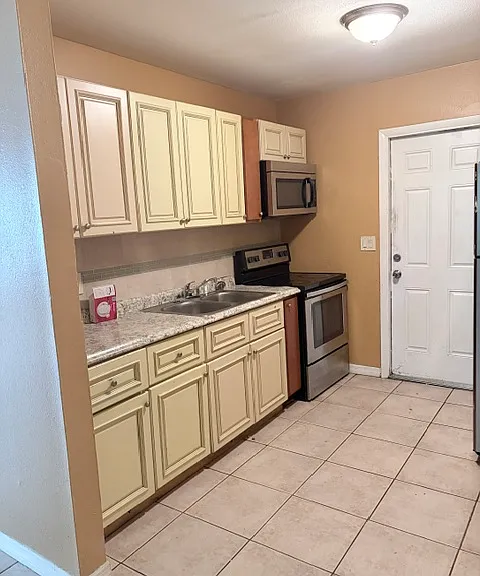 9413 N Mulberry St #B — Photo 1