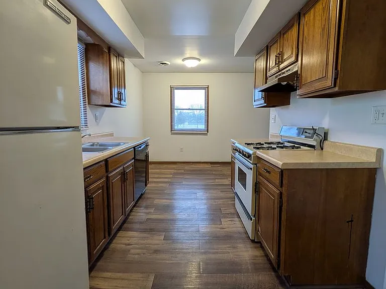 632 N Elmer St — Photo 1