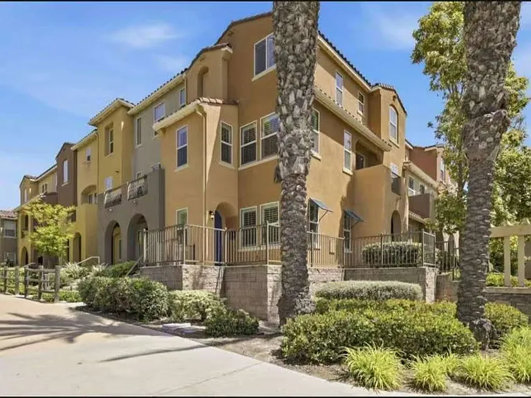 1884 Aquamarine Ct #6 — Photo 9