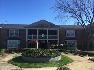 2129 Glouchester Dr, Lyndhurst, OH 44124