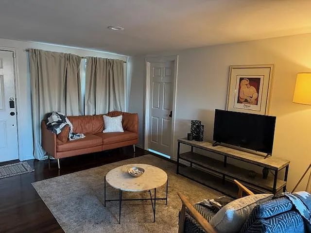 Hilton Dr — Photo 6
