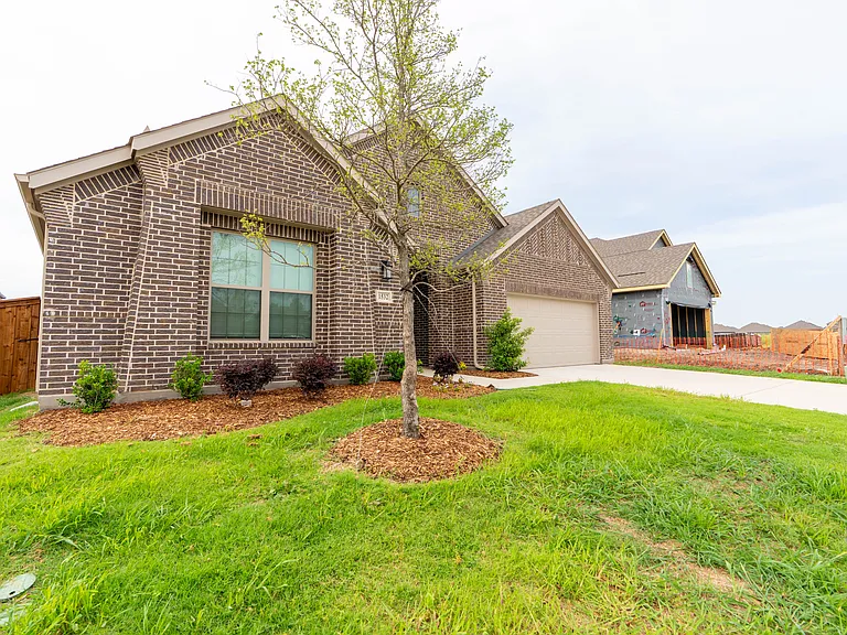 1532 Bushman Ln — Photo 2