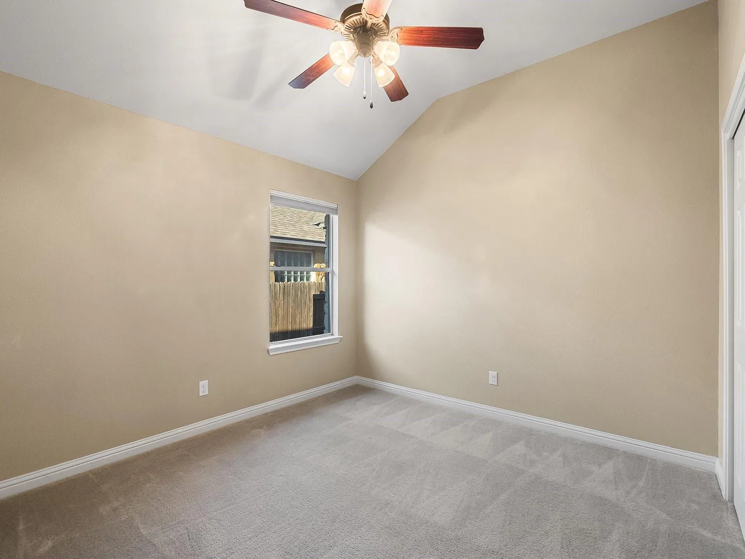 3 bed, 2.5 bath, 1952 sqft, $2,250 — Photo 4