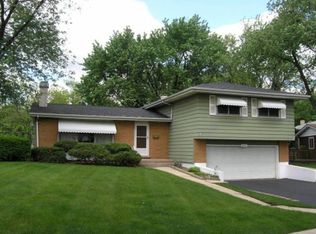 631 Lilac Way, Lombard, IL 60148
